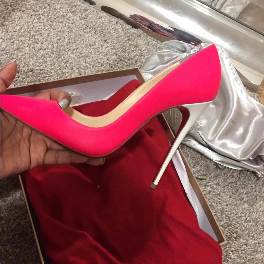 💋SOLD💋Pink Christian Louboutin So Kate