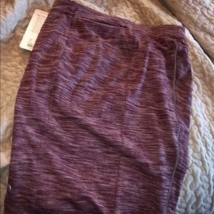 Lululemon skirt size 6 - never worn.