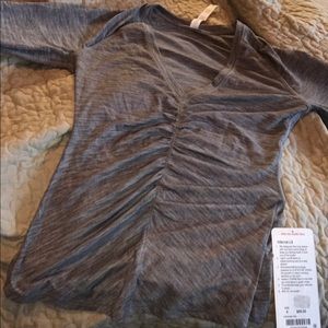 Lululemon long sleeve top size 6