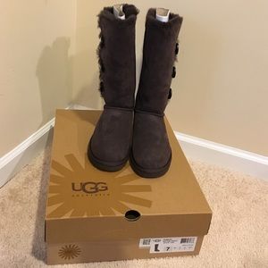 Ugg Bailey Button Triplet size7