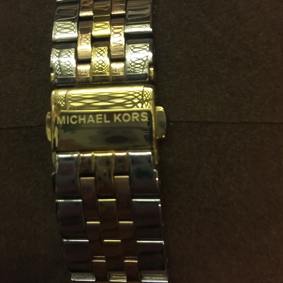 Michael Kors watch New in box dead battery - Picture 2 of 4