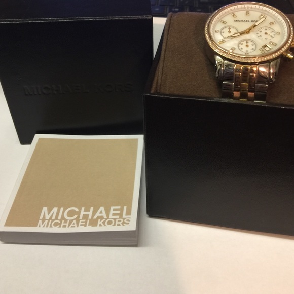 Michael Kors watch New in box dead battery - Picture 3 of 4