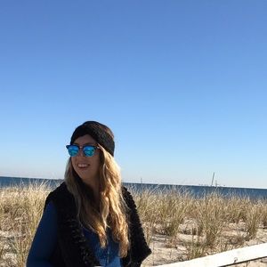 Meet your Posher, Elyse