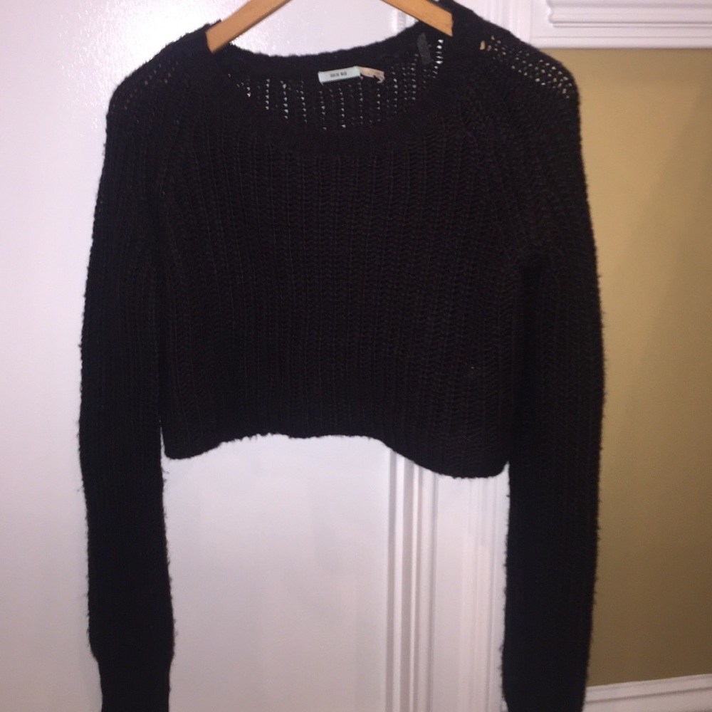 Long sleeve black sweater crop top