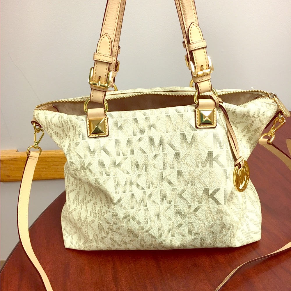 Michael Kors Jet Set Vanilla Multifunction Satchel