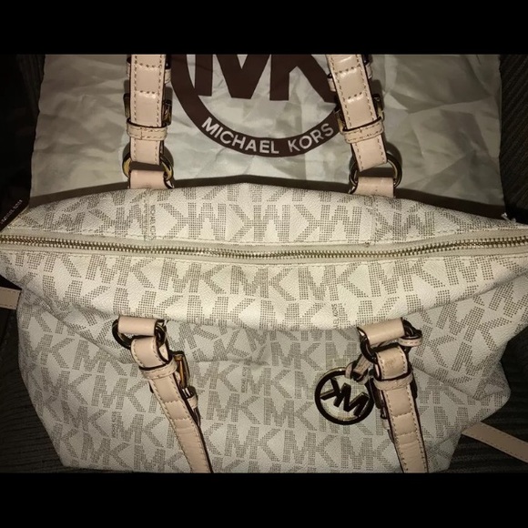 Michael Kors Jet Set Vanilla Multifunction Satchel - Picture 2 of 4