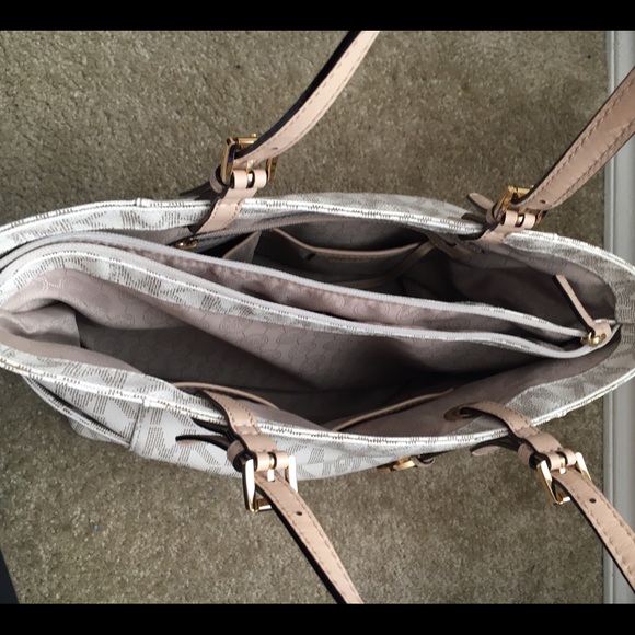 Michael Kors Logo Tote Purse & Continental Wallet - Picture 3 of 4