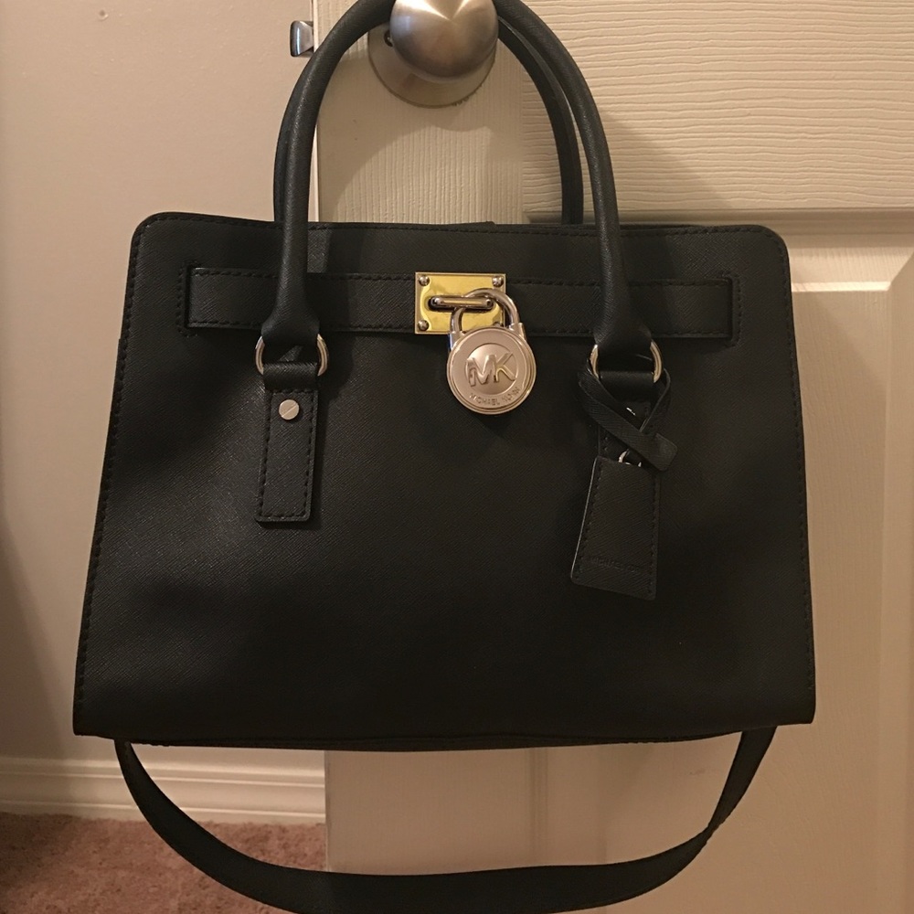 Lightly Used Michael Kors Tote! Black/Silver 😍😍