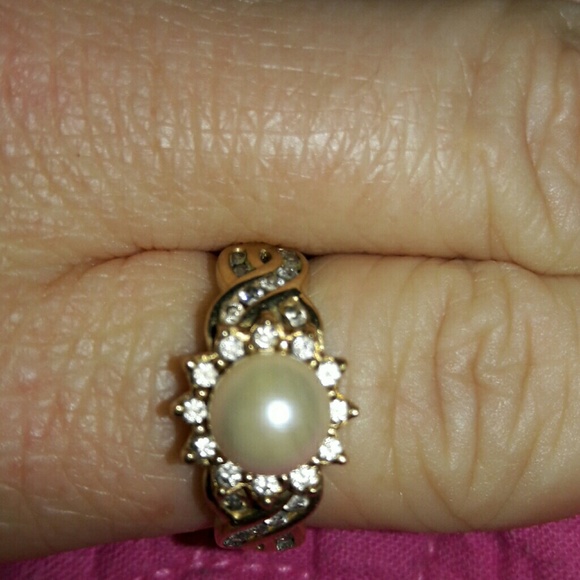 Pearl 14k solid gold diamond sz 7 ring EUC gift - Picture 2 of 8