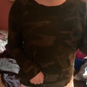 O'Neill slouchy camo crewneck sweatshirt!!