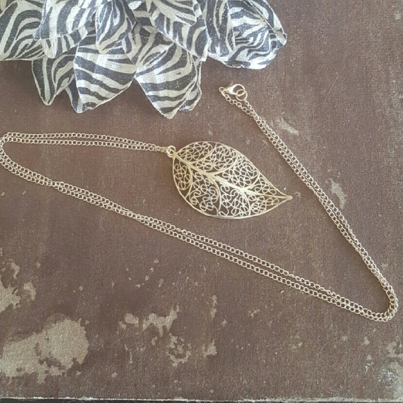Express Jewelry - Express Gold leaf necklace