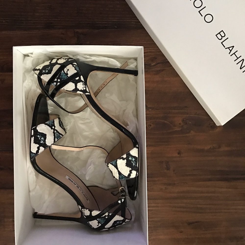 Manolo Blahnik snake pump!