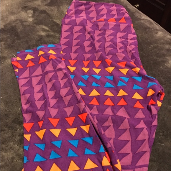 BNWT LULAROE TC PURPLE LEGGINGS w/Colored Design - Picture 3 of 4