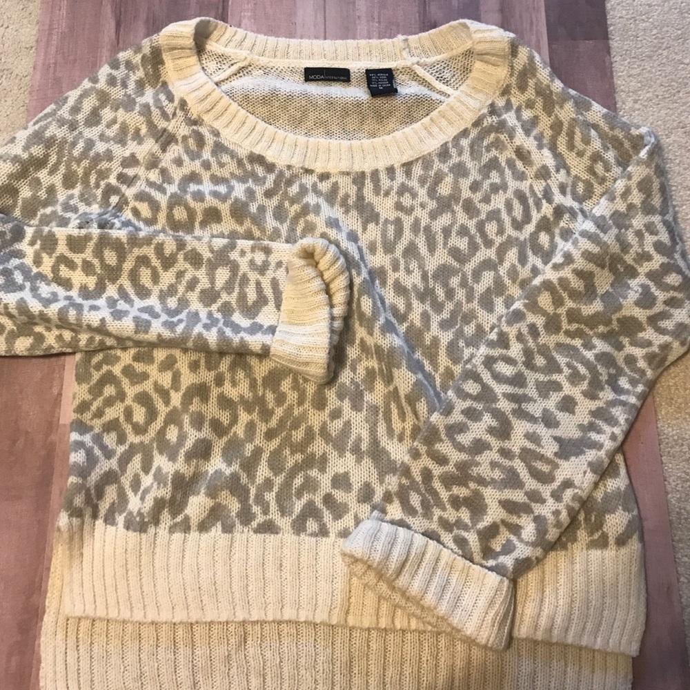 MODA sweater - medium.