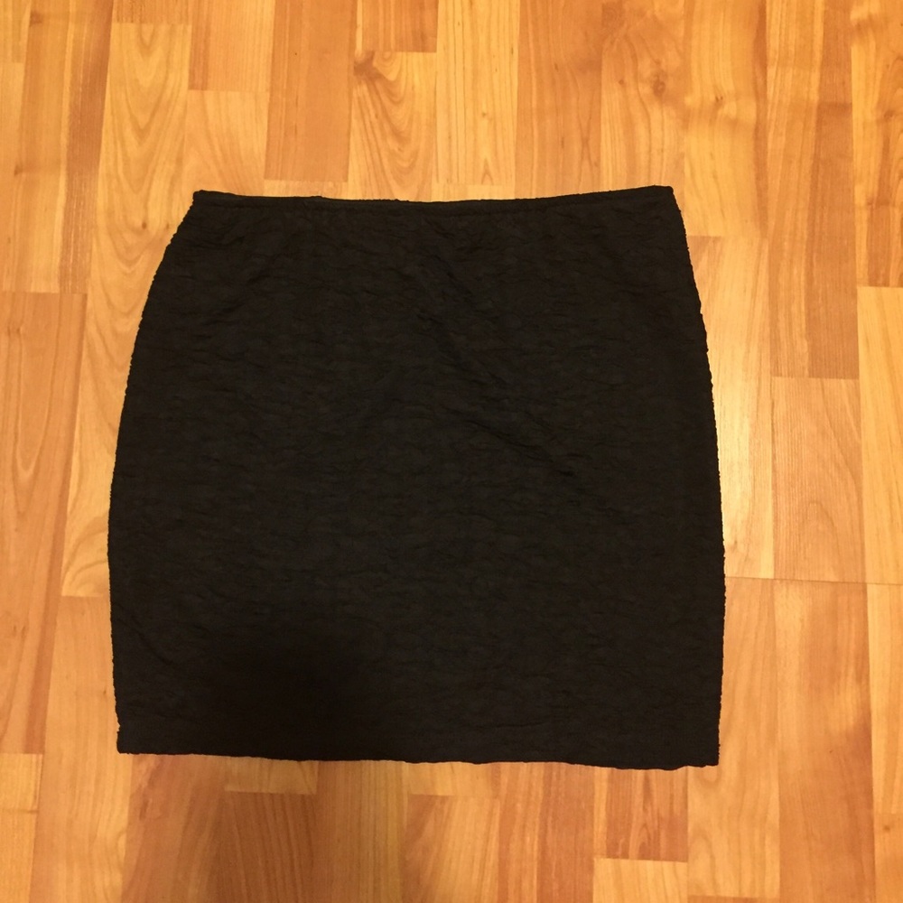 Black mini pencil skirt