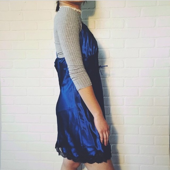 🚫SOLD🚫 ⬇️PRICE DROP🆕 Vintage Slip Dress - Picture 3 of 4