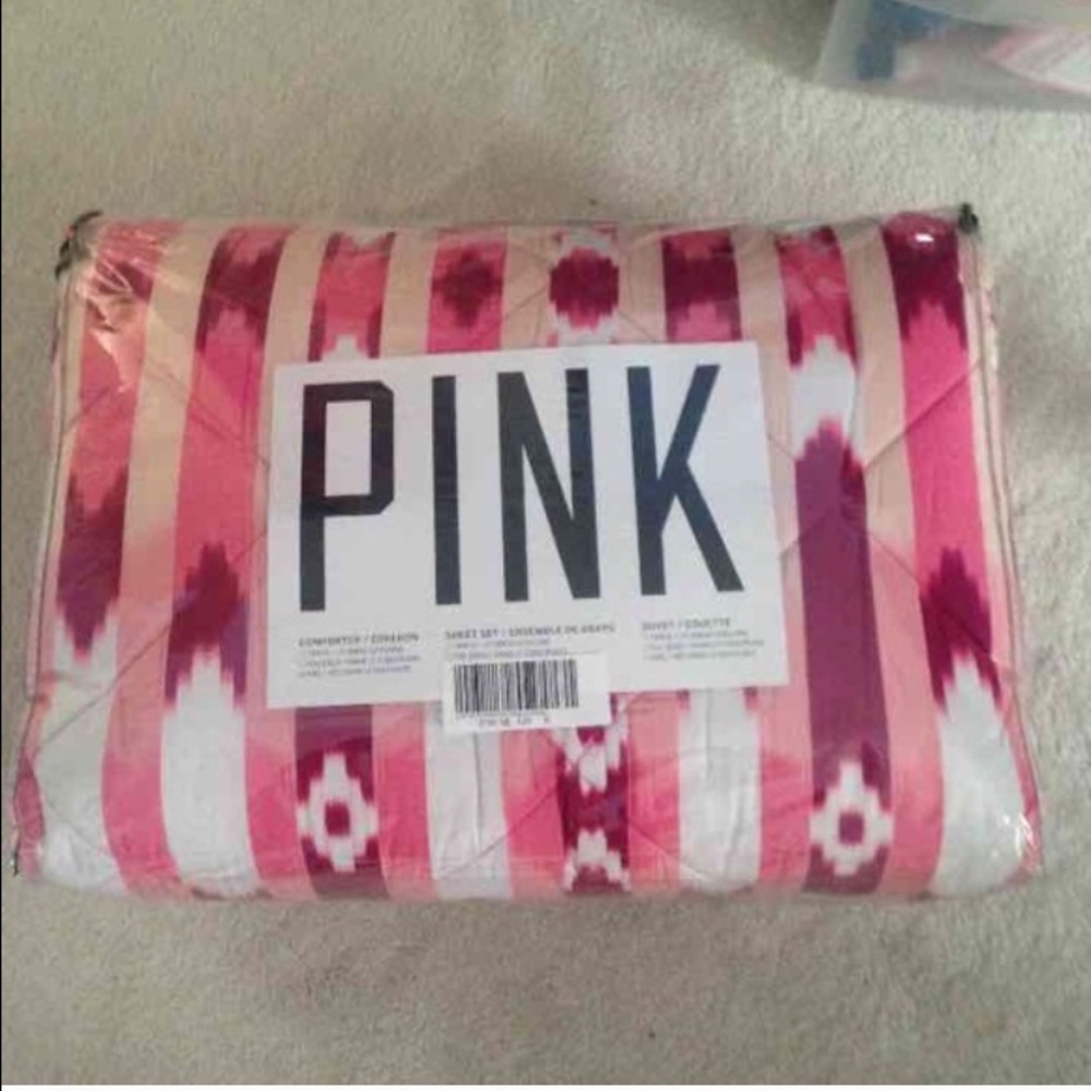 VS PINK KING COMFORTER