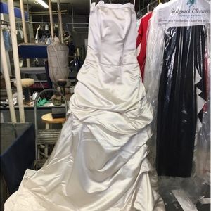 "2 be" Wedding Dress