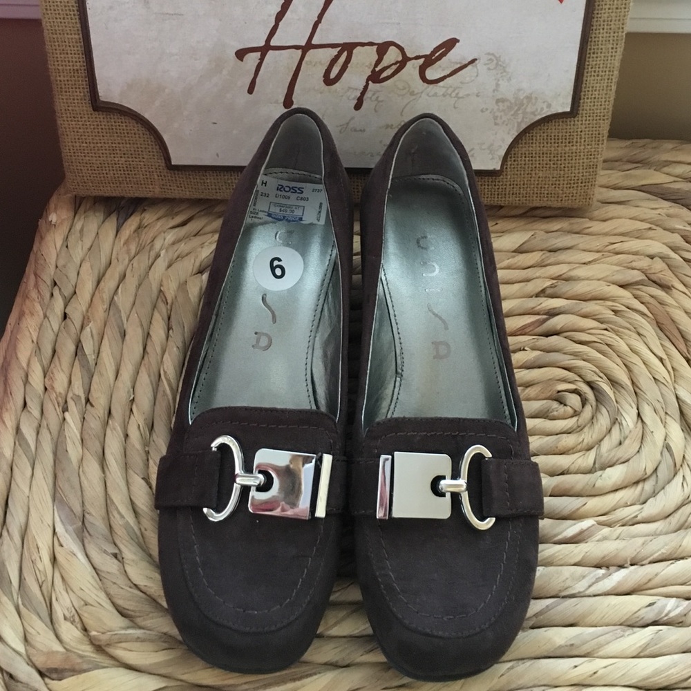 Unisa brown suede wedge heels silver buckle Sz 6
