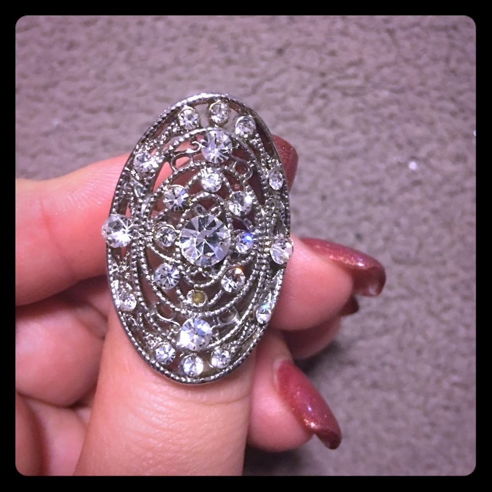 Diamond oval ring
