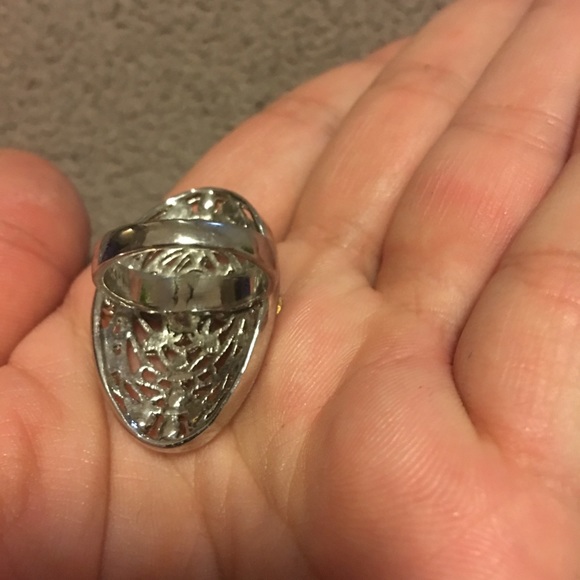 Diamond oval ring - Picture 3 of 4