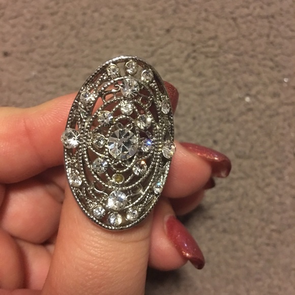 Diamond oval ring - Picture 4 of 4