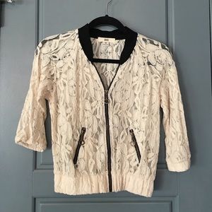 ISSI Sweaters - Gorgeous Lace Blazerđź’• ISSI Sweaters - Gorgeous Lace Blazerđź’•