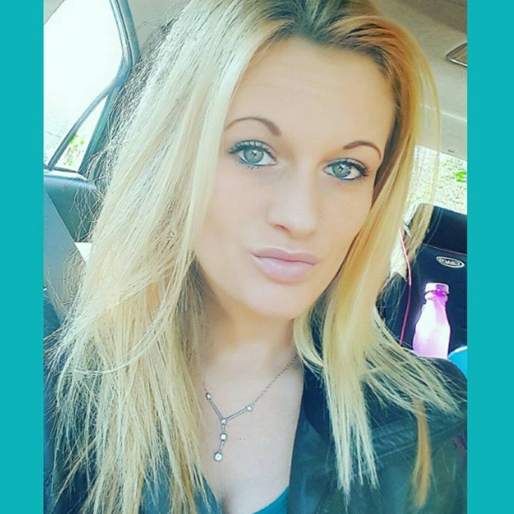 Meet your Posher, Larena