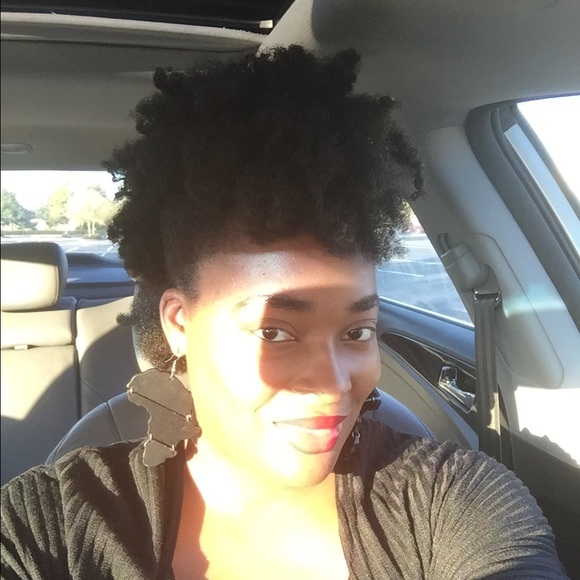 Meet your Posher, Kelli - Picture 1 of 1