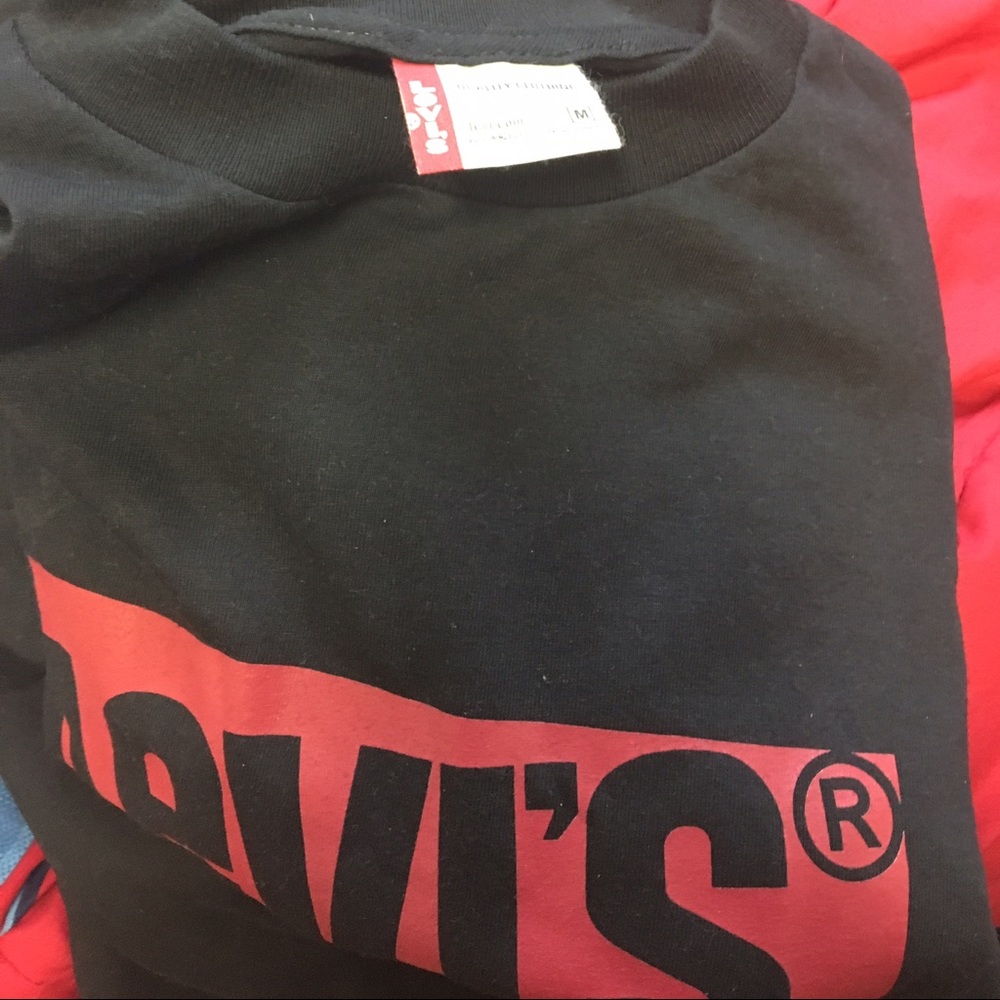 Levi's black and red shirt