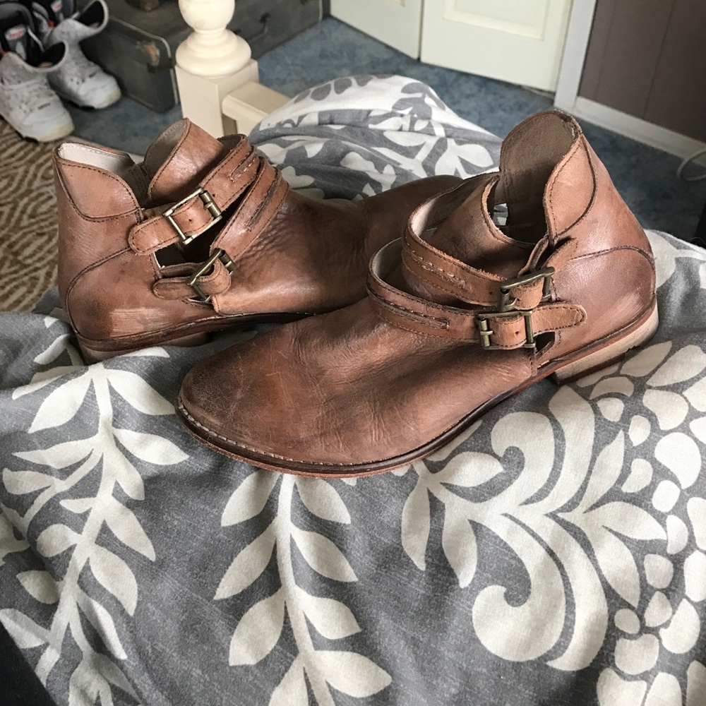 Free people distressed leather bootie!