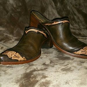 Brown/tan western slides