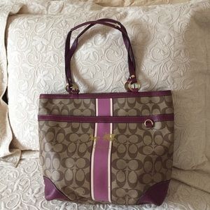 Medium sized Coach shoulder bag