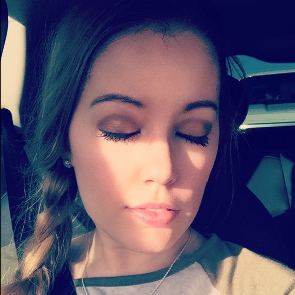 Meet your Posher!!! - Picture 6 of 6