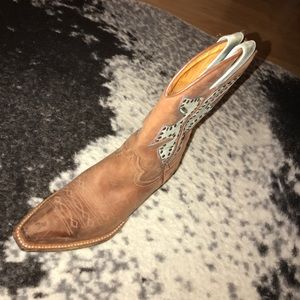 Frye cowboy boots size 6 m gently used