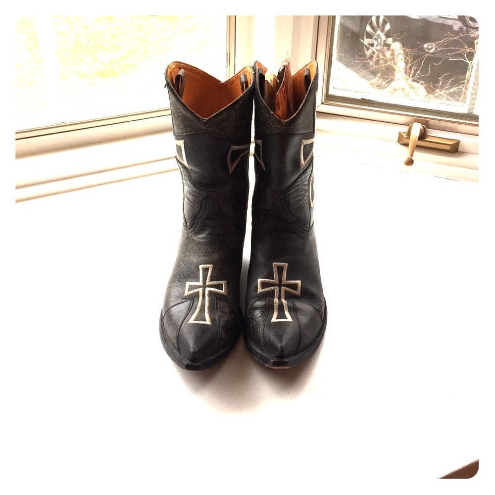 Old Gringo Black boots with white crosses.