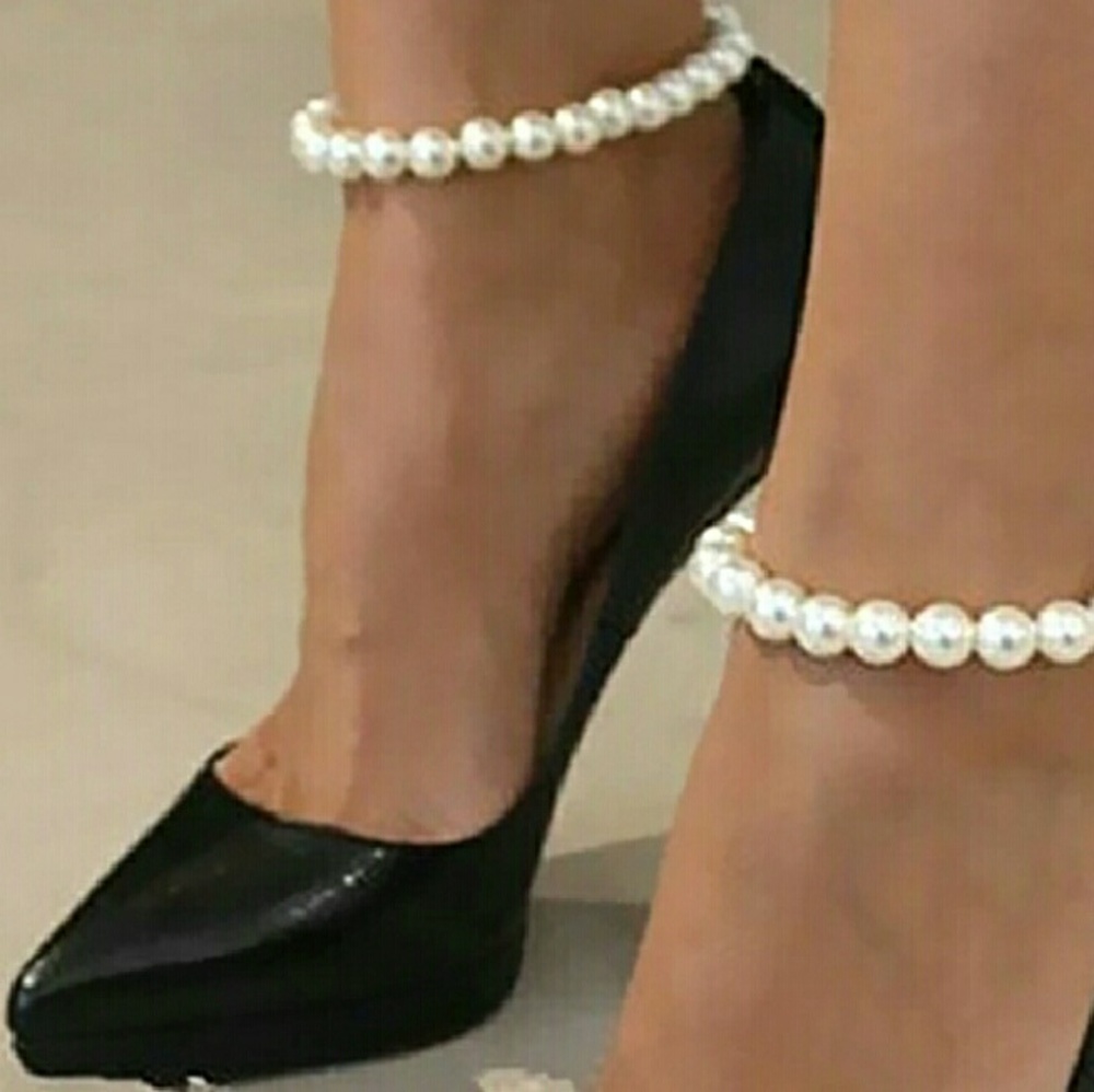Pearl anklets straight of 2017 spring runways
