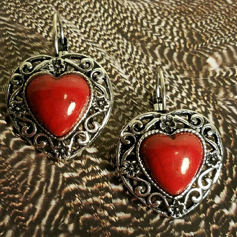 Western Style Red Gemstone Heart Earrings Beautiful Intricate Design And unique - Picture 2 of 3