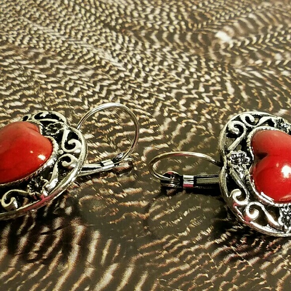 Western Style Red Gemstone Heart Earrings Beautiful Intricate Design And unique - Picture 3 of 3