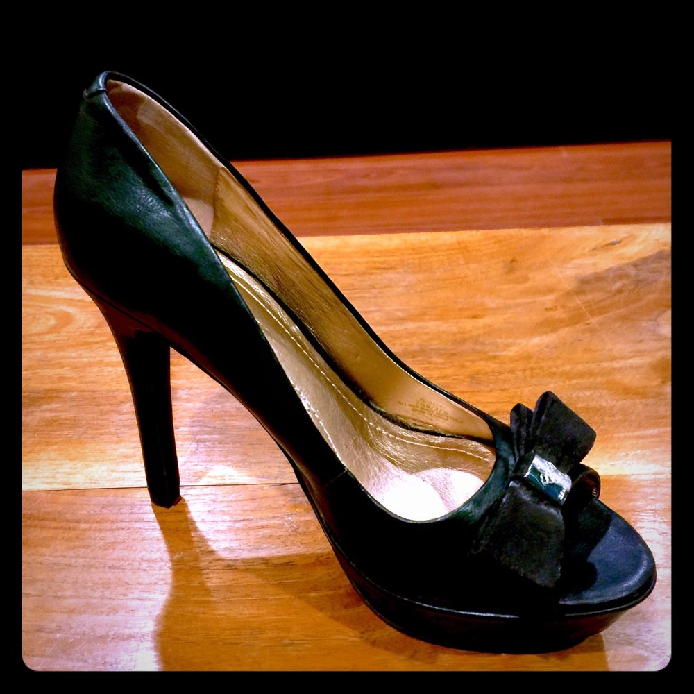 BCBG beautiful black shoes 👠 size 7 1/2