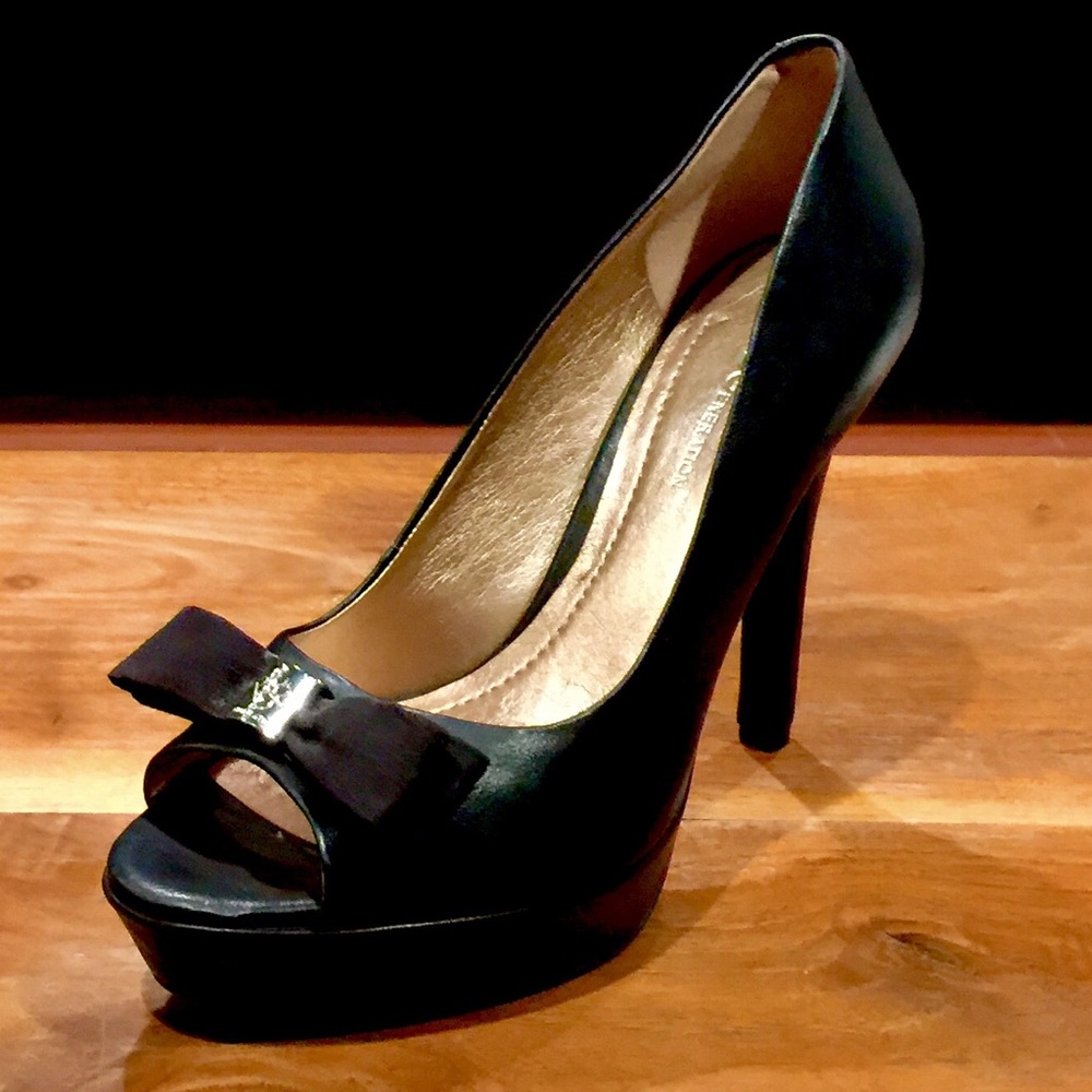 BCBG beautiful black shoes 👠 size 7 1/2 - Picture 4 of 4