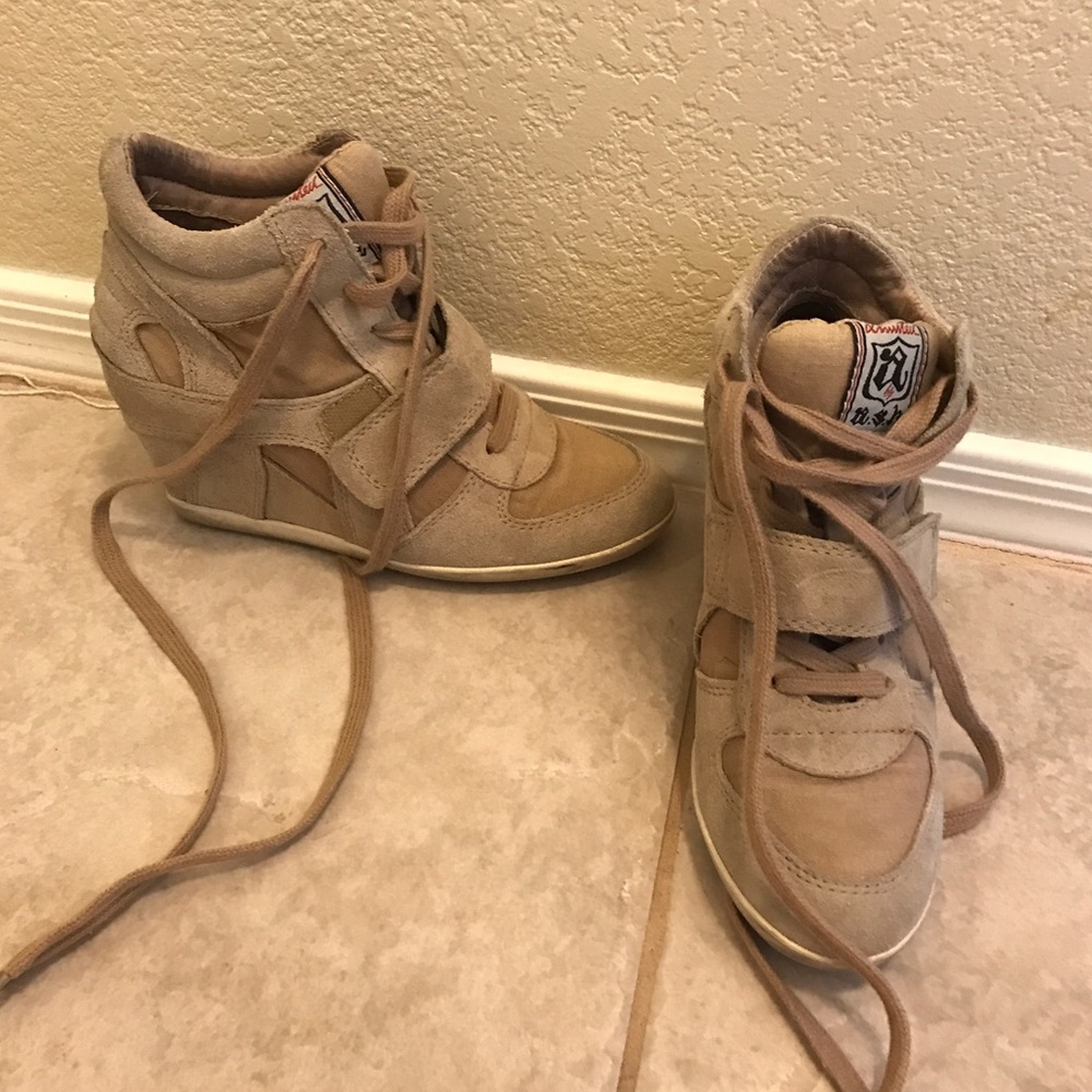 Hidden heel tennis shoes Size 6