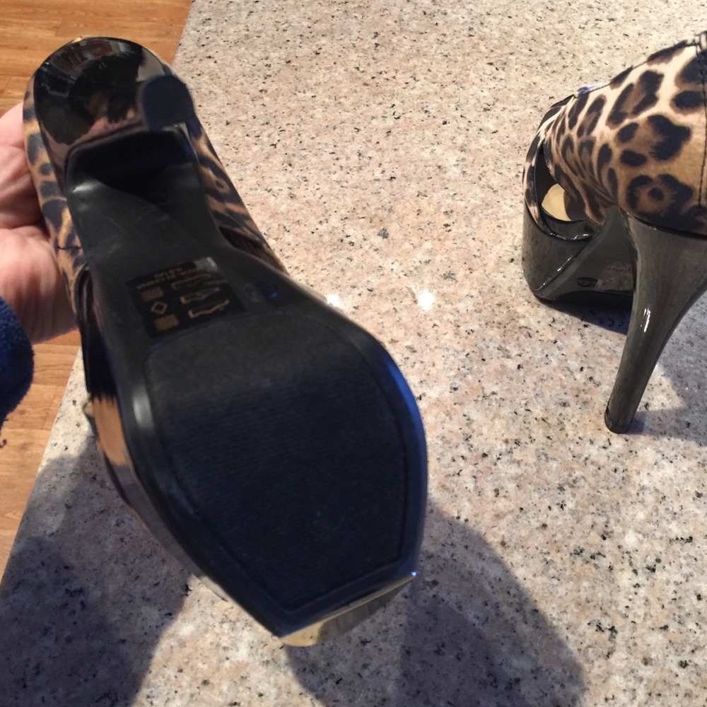 Heels - Picture 4 of 4