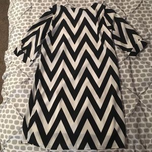 ⚡️SALE⚡️Black and white chevron dress