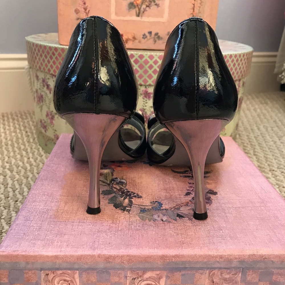 Tahari Risa Pumps - Picture 4 of 8
