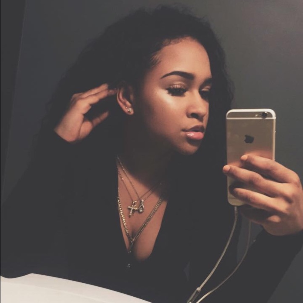 Meet your Posher, Devony