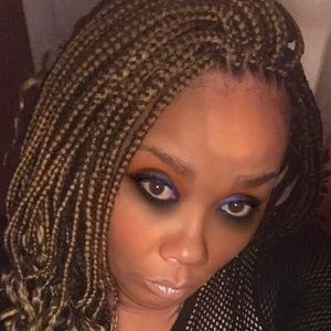 Meet your Posher, Laura