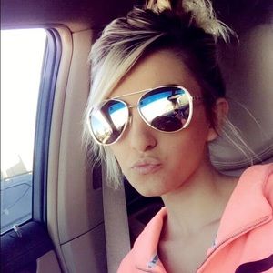 Meet your Posher, Vanessa