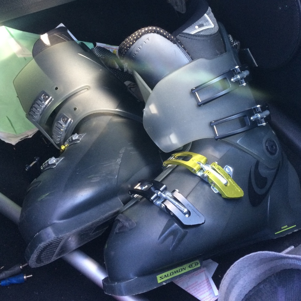 Solomon ski boots
