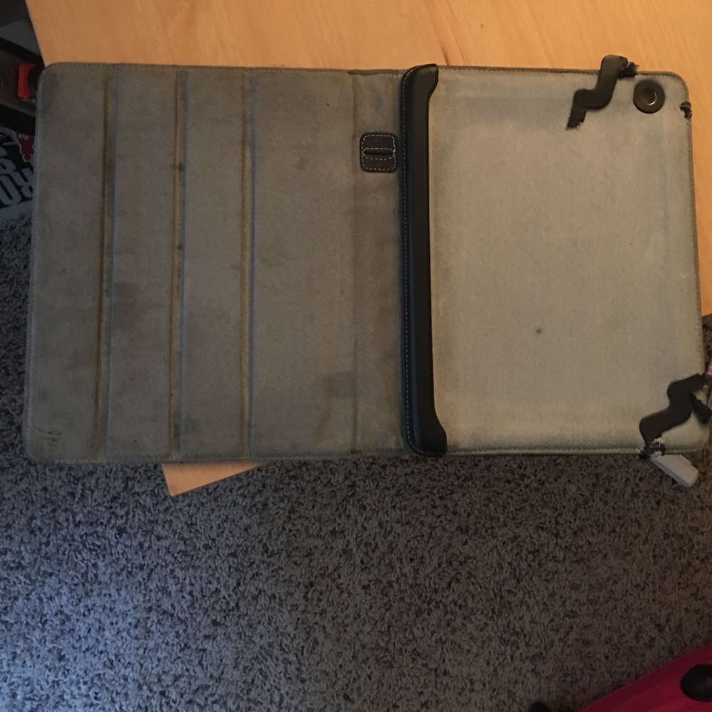 First edition iPad - Picture 3 of 4